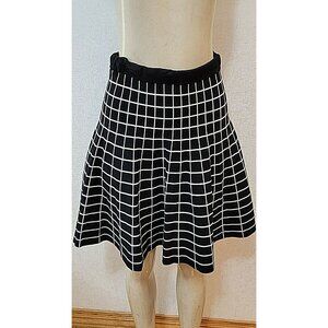 CARMEN MARC VALVO STRETCH PLAID BLACK/WHITE SKIRT SIZE S # 337